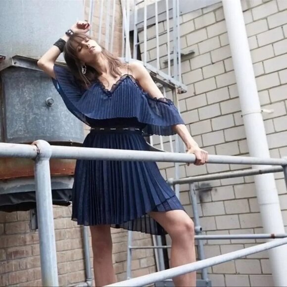 La Maison Talulah Pleated Wonder belted size xs - Picture 2 of 12